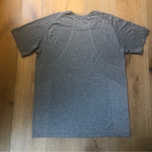 Lululemon vent tshirt size XL - Picture 2 of 4